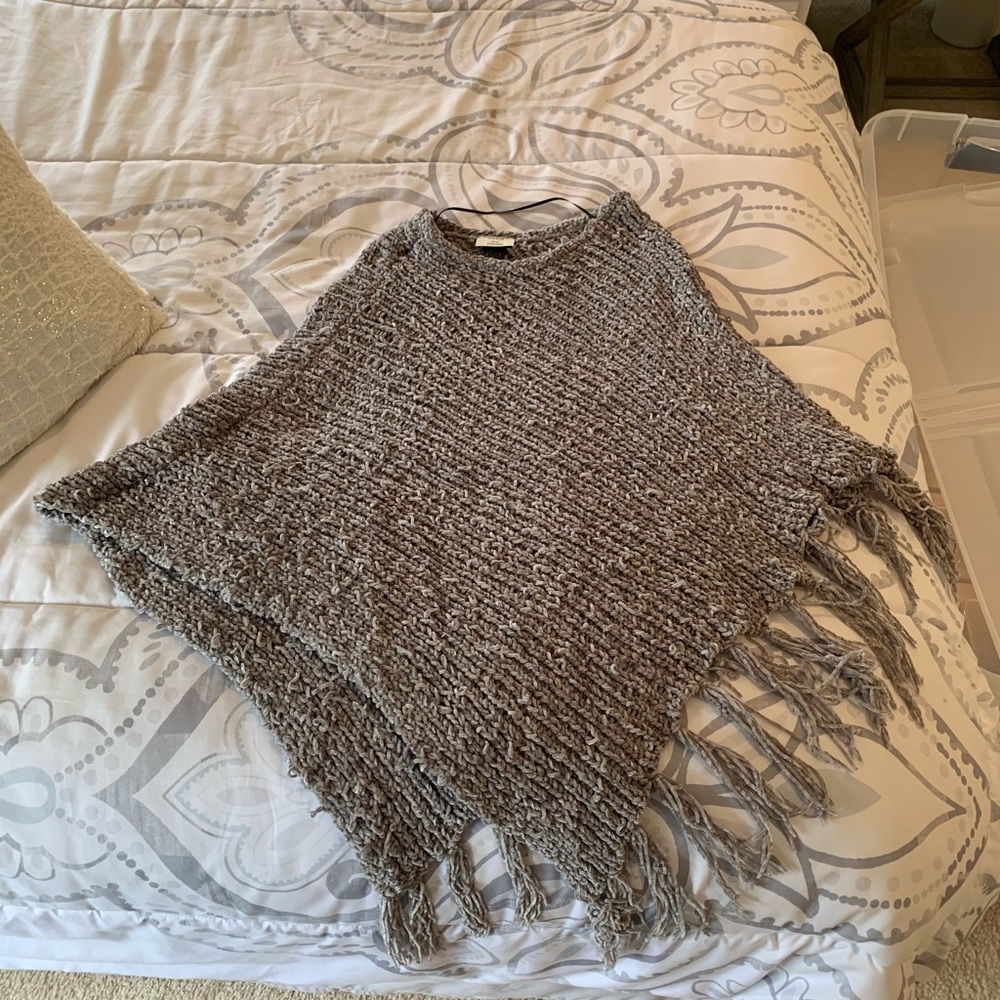David and Young Grey Crochet Poncho *Only wore once*